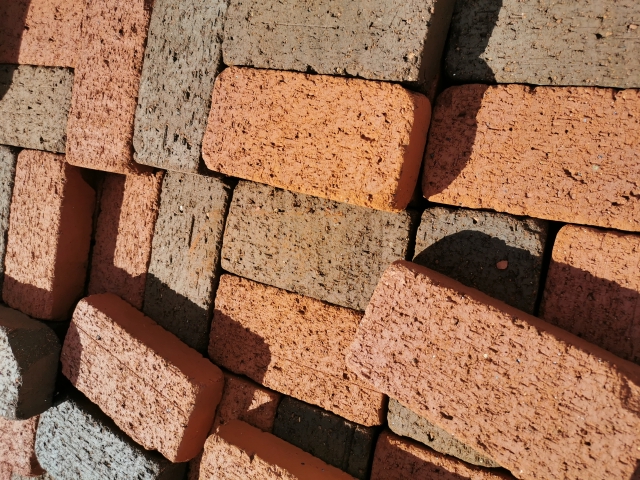 玄関アプローチ兼駐車場に使えるおすすめのおしゃれな素材