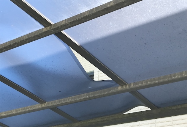 壊れたカーポート