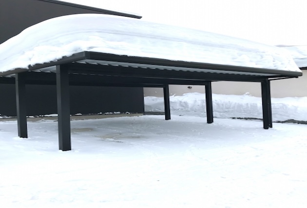 積雪したカーポート