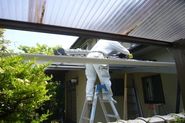 カーポートと人